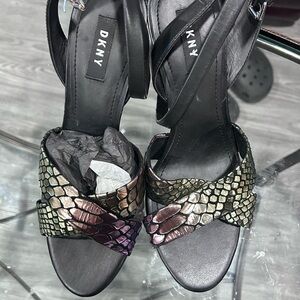 DKNY Women's Black and Purple Strappy Sandals